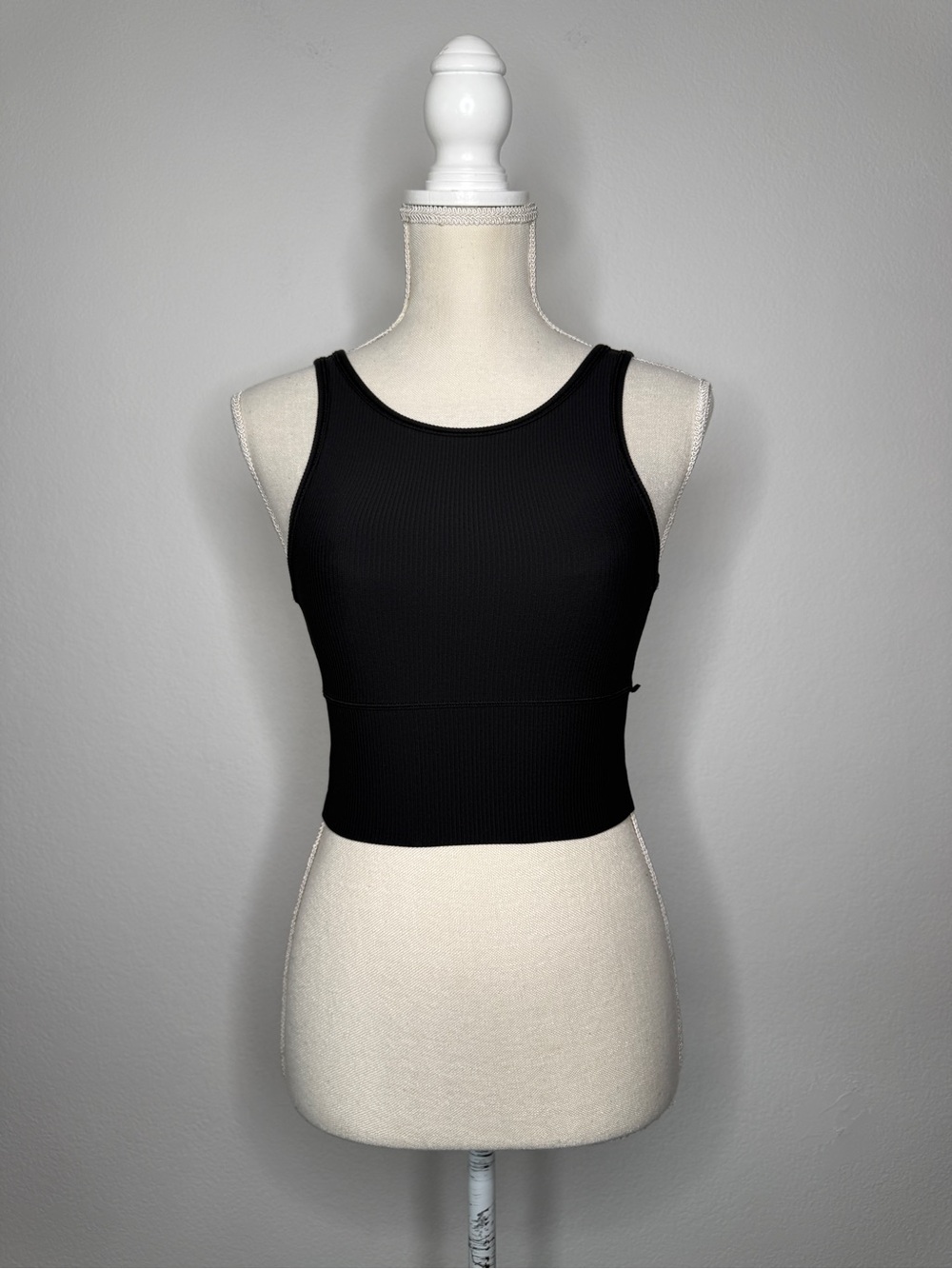 Lululemon Tank Ribbed Power Pivot Black Cropped High Neck Size 4